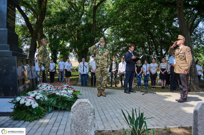 Emlékezés a Hősök Temetőjében - fotó Szarka Lajos