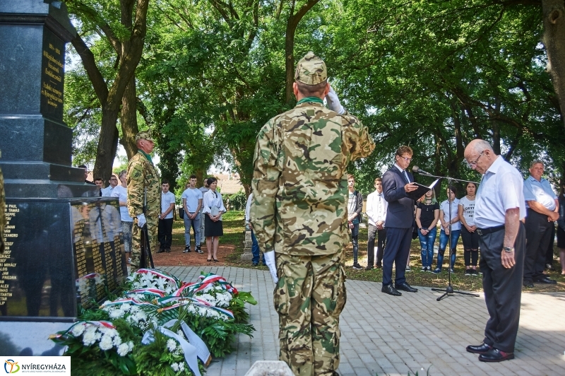 Emlékezés a Hősök Temetőjében - fotó Szarka Lajos