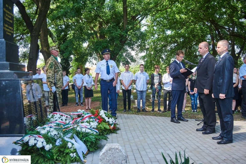 Emlékezés a Hősök Temetőjében - fotó Szarka Lajos