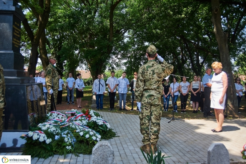 Emlékezés a Hősök Temetőjében - fotó Szarka Lajos