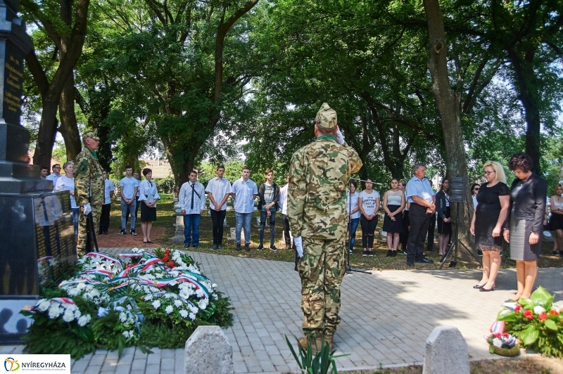 Emlékezés a Hősök Temetőjében - fotó Szarka Lajos
