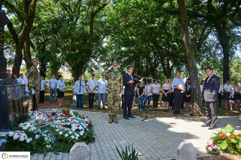 Emlékezés a Hősök Temetőjében - fotó Szarka Lajos