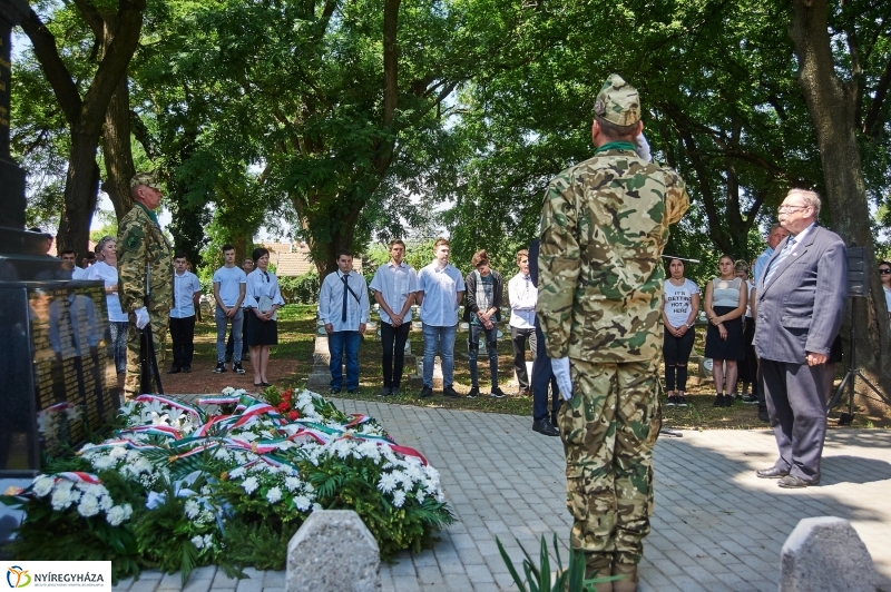 Emlékezés a Hősök Temetőjében - fotó Szarka Lajos