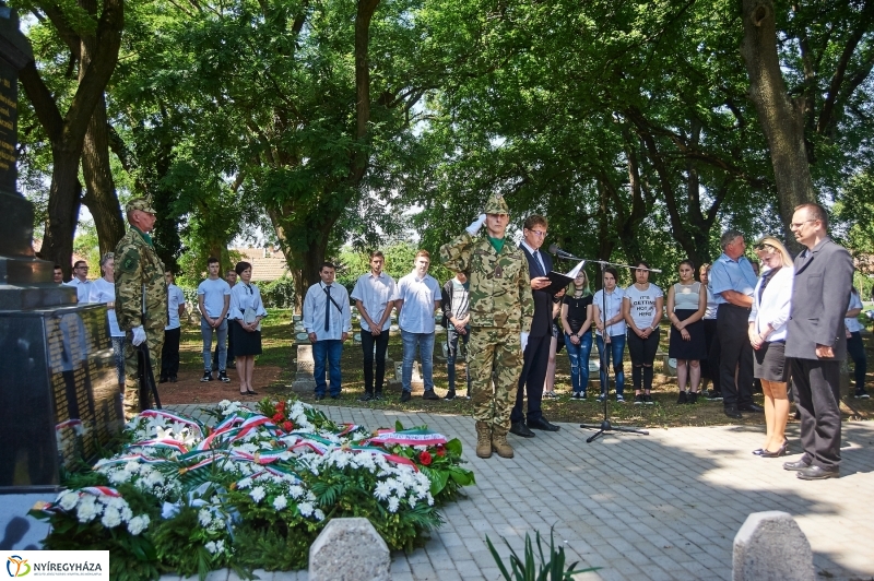 Emlékezés a Hősök Temetőjében - fotó Szarka Lajos