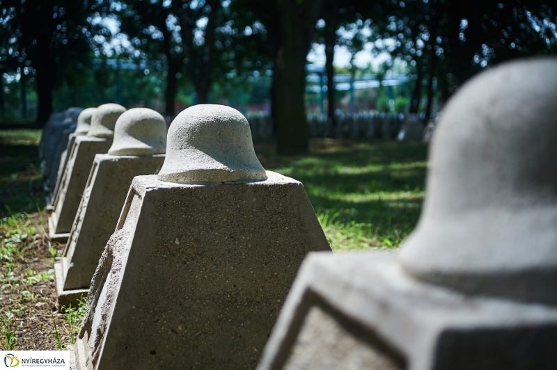 Emlékezés a Hősök Temetőjében - fotó Szarka Lajos