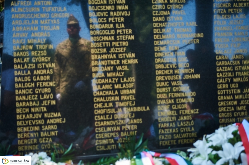 Emlékezés a Hősök Temetőjében - fotó Szarka Lajos