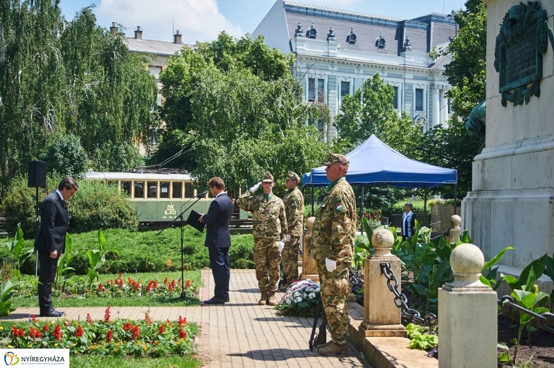 Emlékezés a Hősök terén - fotó Szarka Lajos
