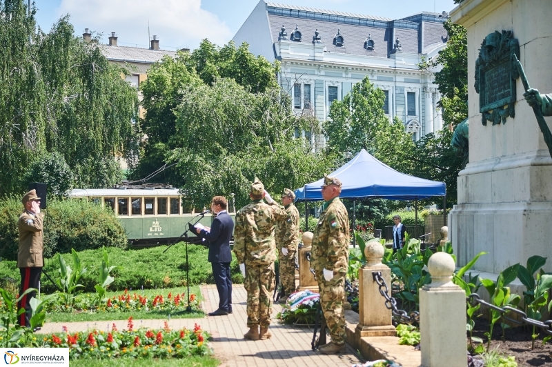 Emlékezés a Hősök terén - fotó Szarka Lajos