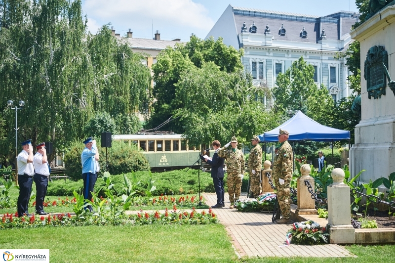 Emlékezés a Hősök terén - fotó Szarka Lajos