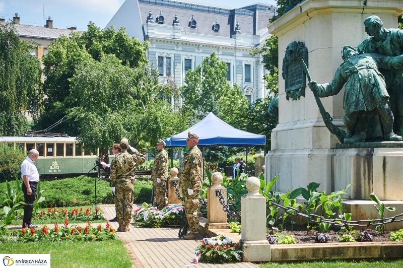 Emlékezés a Hősök terén - fotó Szarka Lajos
