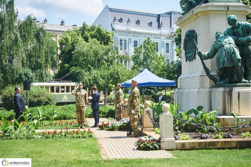 Emlékezés a Hősök terén - fotó Szarka Lajos