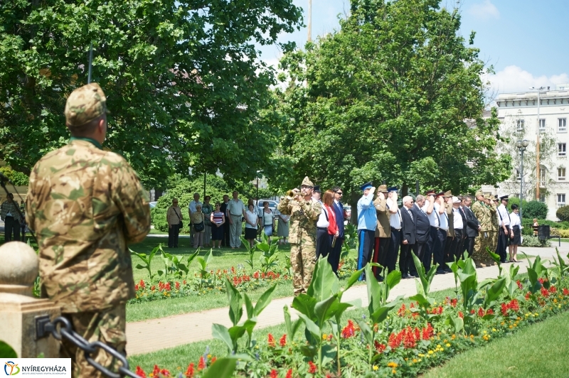 Emlékezés a Hősök terén - fotó Szarka Lajos