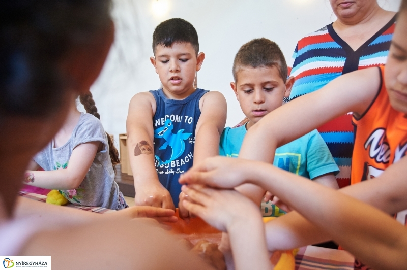 Kézműves program a múzeumfaluban - fotó Szarka Lajos