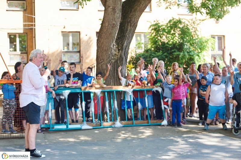 Rotary adomány a Bárczi iskolában - fotó Szarka Lajos