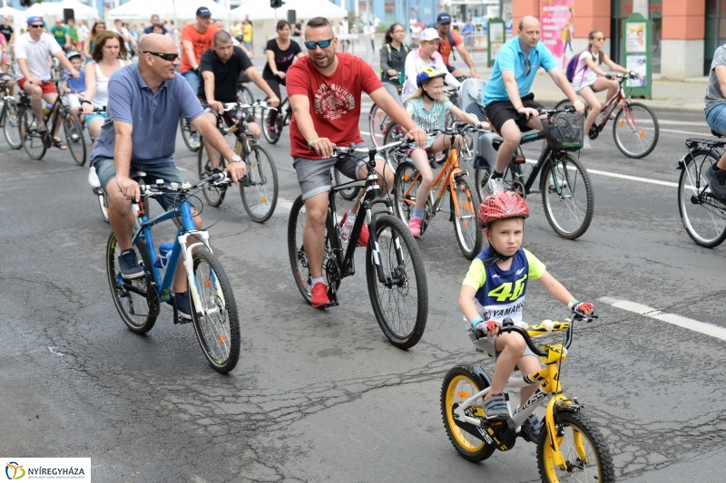 Vidám kerekezés Sóstóra - fotó Trifonov Éva