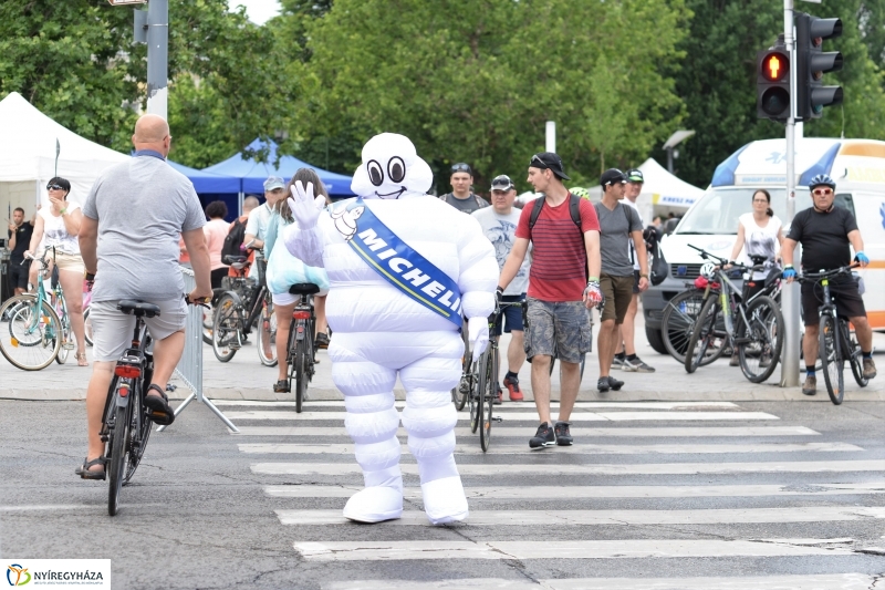 Vidám kerekezés Sóstóra - fotó Trifonov Éva