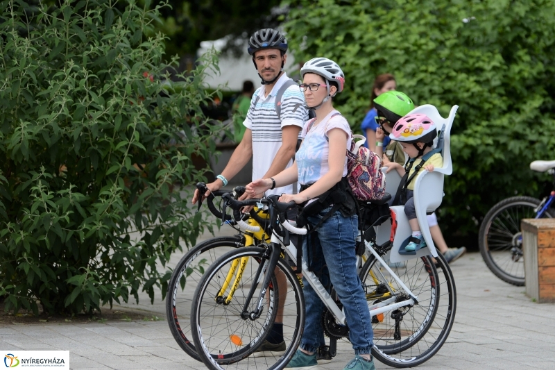 Vidám kerekezés Sóstóra - fotó Trifonov Éva