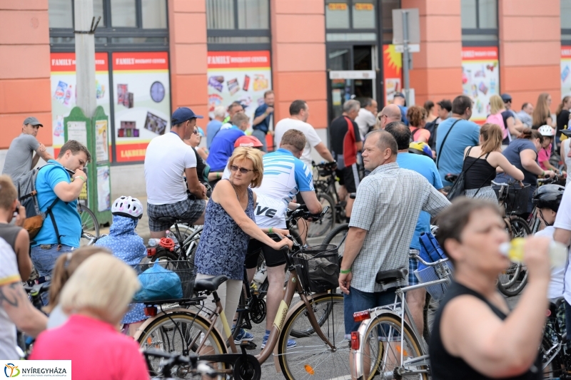 Vidám kerekezés Sóstóra - fotó Trifonov Éva