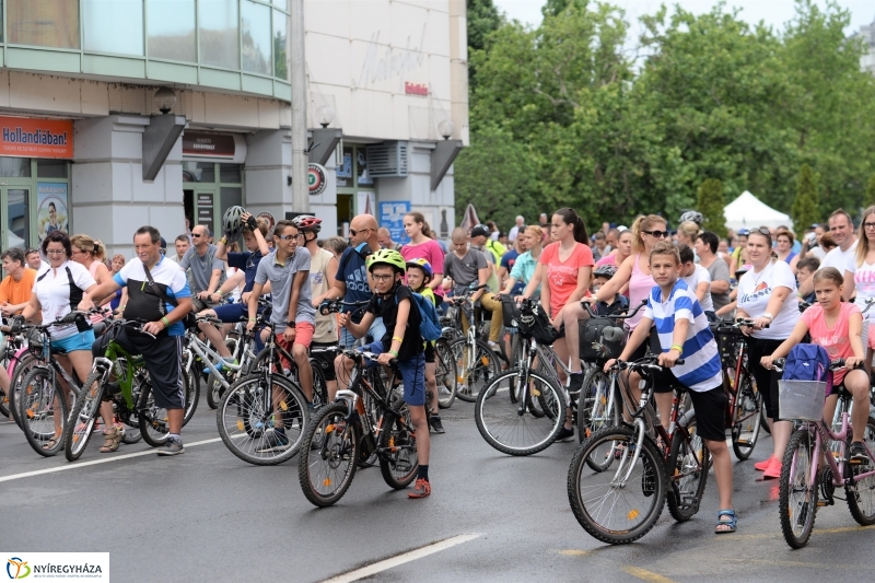 Vidám kerekezés Sóstóra - fotó Trifonov Éva