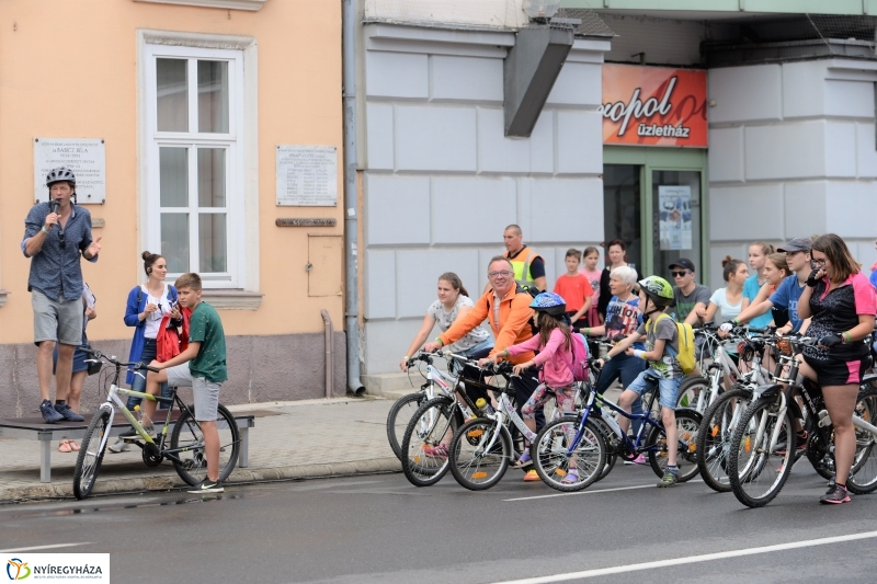 Vidám kerekezés Sóstóra - fotó Trifonov Éva