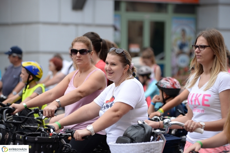 Vidám kerekezés Sóstóra - fotó Trifonov Éva