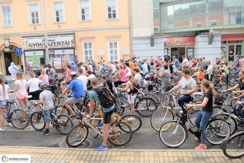 Vidám kerekezés Sóstóra - fotó Trifonov Éva