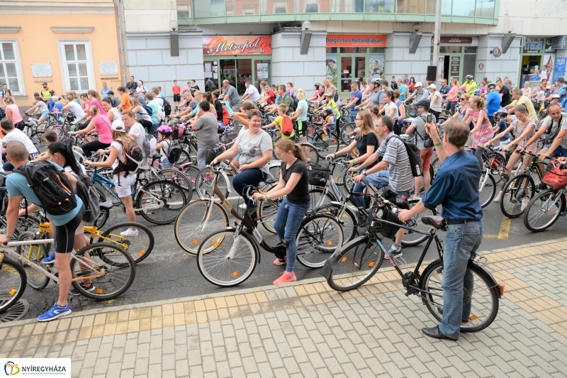 Vidám kerekezés Sóstóra - fotó Trifonov Éva