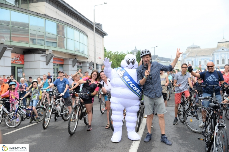 Vidám kerekezés Sóstóra - fotó Trifonov Éva