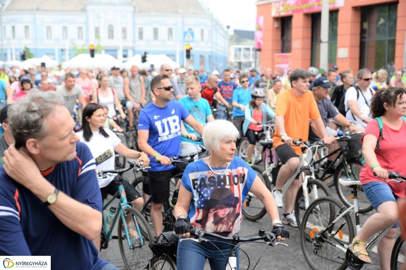 Vidám kerekezés Sóstóra - fotó Trifonov Éva