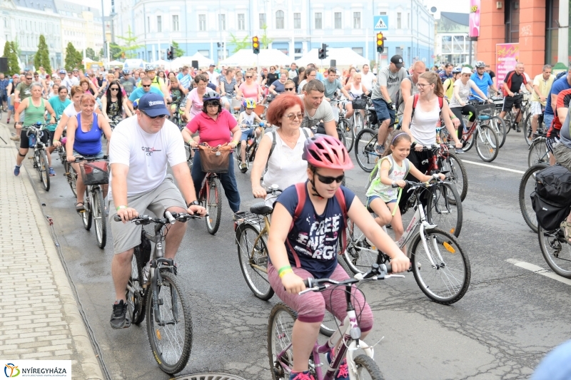 Vidám kerekezés Sóstóra - fotó Trifonov Éva