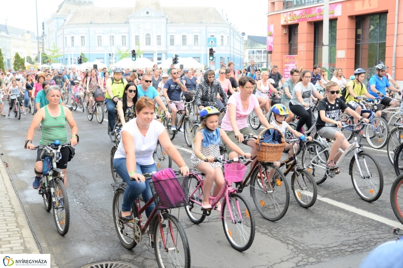 Vidám kerekezés Sóstóra - fotó Trifonov Éva
