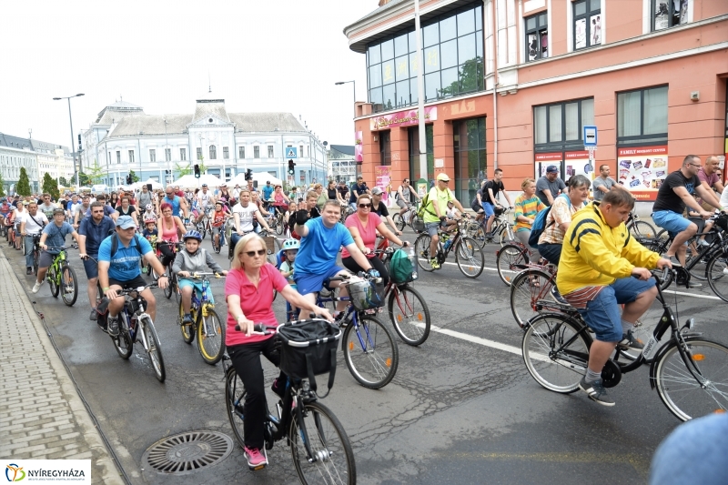 Vidám kerekezés Sóstóra - fotó Trifonov Éva