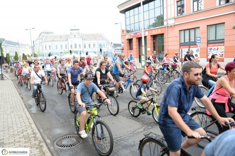 Vidám kerekezés Sóstóra - fotó Trifonov Éva