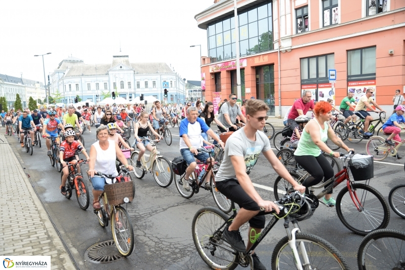 Vidám kerekezés Sóstóra - fotó Trifonov Éva