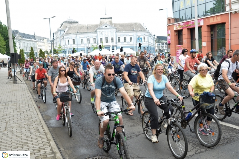 Vidám kerekezés Sóstóra - fotó Trifonov Éva