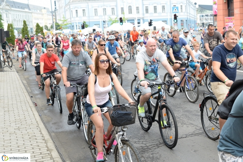 Vidám kerekezés Sóstóra - fotó Trifonov Éva