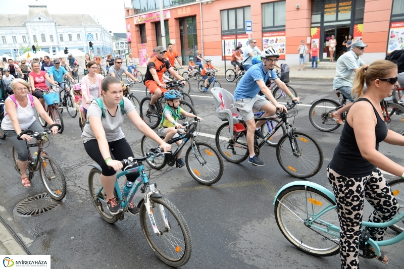 Vidám kerekezés Sóstóra - fotó Trifonov Éva