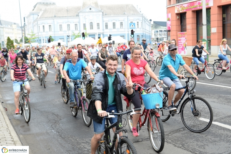 Vidám kerekezés Sóstóra - fotó Trifonov Éva