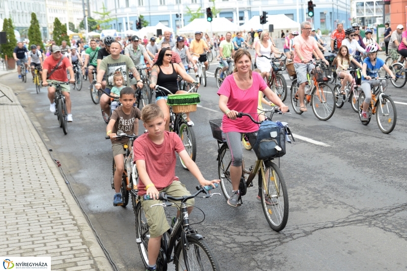 Vidám kerekezés Sóstóra - fotó Trifonov Éva