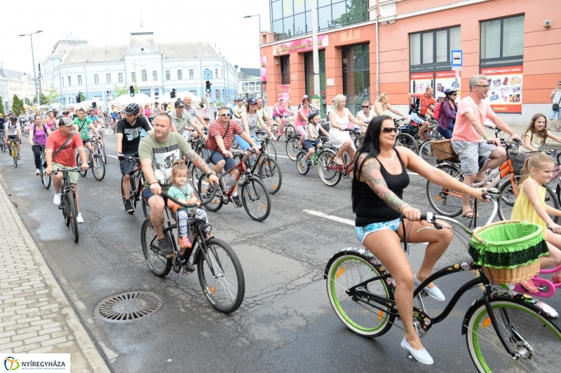 Vidám kerekezés Sóstóra - fotó Trifonov Éva