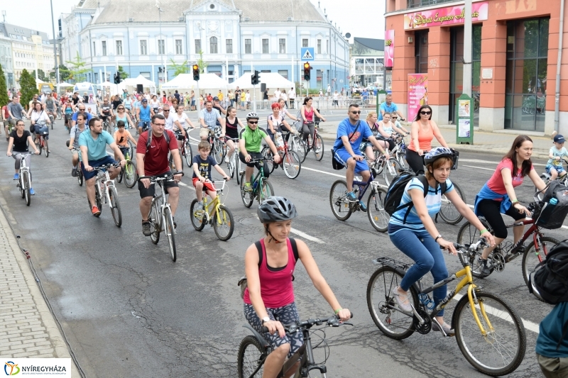 Vidám kerekezés Sóstóra - fotó Trifonov Éva