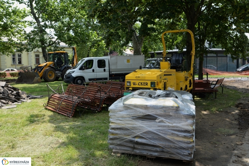 A Benczúr tér bejárása - fotó Trifonov Éva