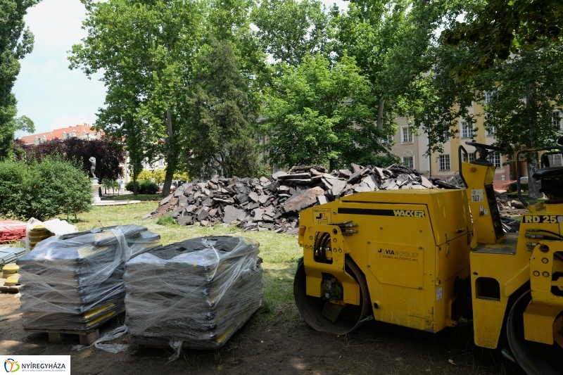 A Benczúr tér bejárása - fotó Trifonov Éva