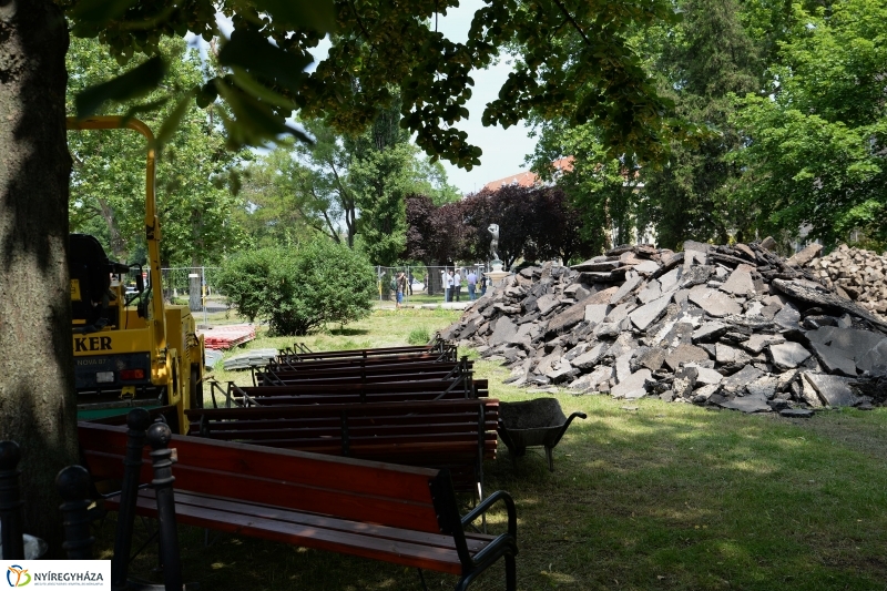 A Benczúr tér bejárása - fotó Trifonov Éva