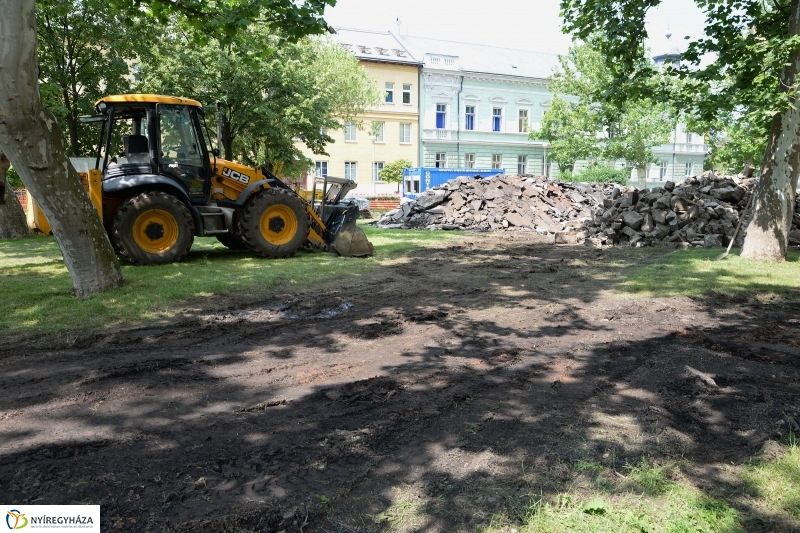 A Benczúr tér bejárása - fotó Trifonov Éva