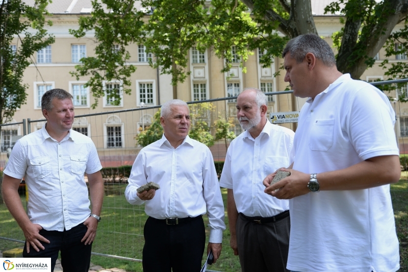 A Benczúr tér bejárása - fotó Trifonov Éva