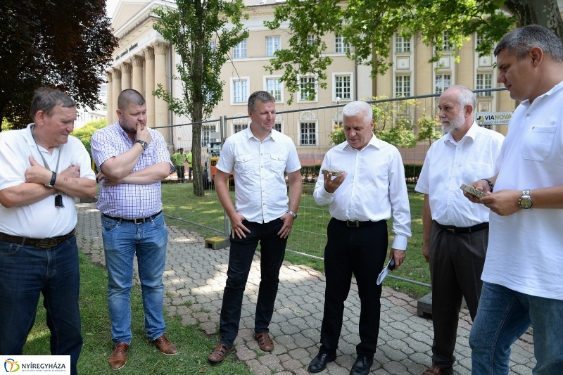 A Benczúr tér bejárása - fotó Trifonov Éva