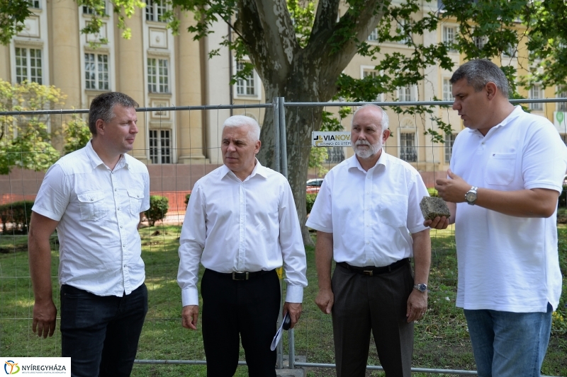 A Benczúr tér bejárása - fotó Trifonov Éva