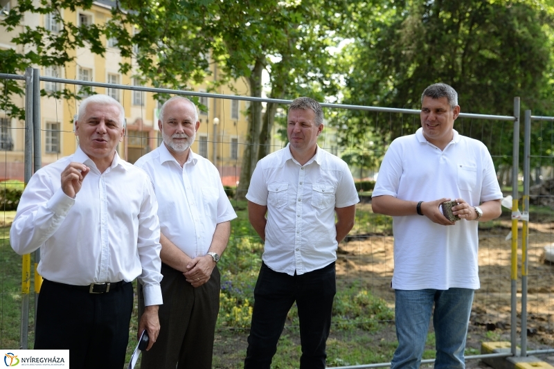 A Benczúr tér bejárása - fotó Trifonov Éva