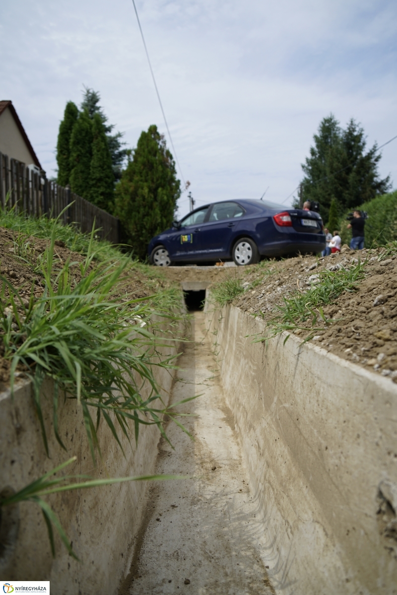 Csapadékelvezető rendszer a Virágfürt utcán - fotó Kohut Árpád